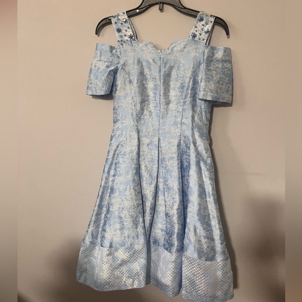 blue dress